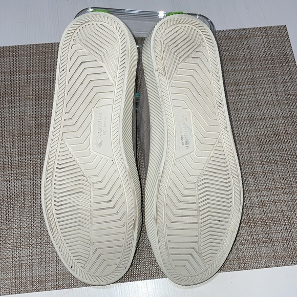 Cariuma OCA Low Brazilian suede sneaker. Men's 10. Excellent condition. Stylish! - Picture 10 of 14